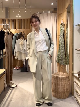 「SHENERY（シーナリー）のトロタックワイドパンツ（その他パンツ、ベージュ系）」を使った、Chisato Tagamiさん（レディース・163cm）の冬コーディネート