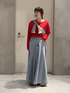 「CIAOPANIC TYPY（チャオパニックティピー）の【大人見え/軽量】リメイク風柔らかデニムロングフレアスカート（スカート、ブルー系）」を使った、ささきともみさん（レディース・158cm）の春コーディネート