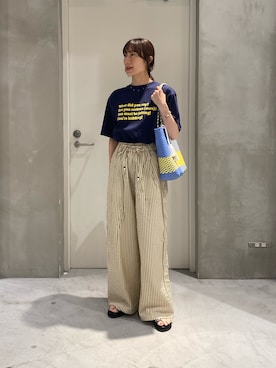 「アイテム（トートバッグ、ブルー系）」を使った、ささきともみさん（レディース・158cm）の夏コーディネート