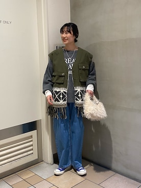 「ロゴニット」｜「アイテム（アクセサリー）」を使った、ささきともみさん（レディース・158cm）の冬コーディネート
