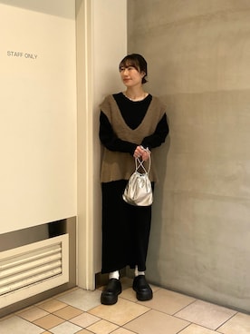 ささきともみさんの「ウール混クルーネックニットワンピース」を使ったコーディネート
