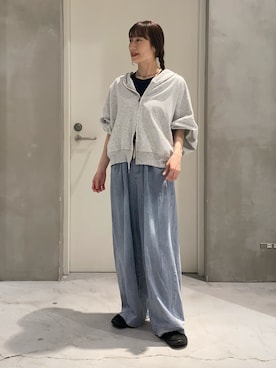 「CIAOPANIC TYPY（チャオパニックティピー）の【ゆるっと抜け感大人フーディー】ピグメントダンボールパーカー（パーカー、グレー系）」を使った、ささきともみさん（レディース・158cm）の春コーディネート