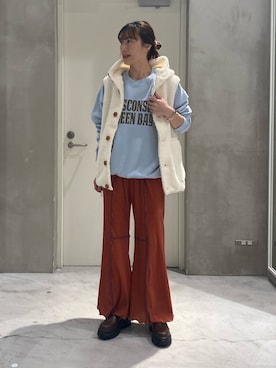 「アイテム（ベスト）」を使った、ささきともみさん（レディース・158cm）の秋コーディネート