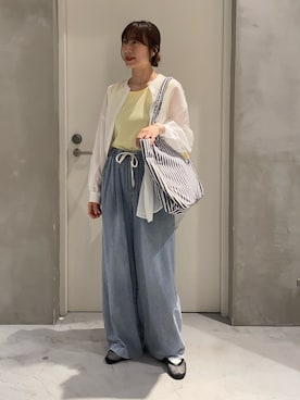 「CIAOPANIC TYPY（チャオパニックティピー）のシアーバンドカラーシャツ（シャツ/ブラウス、ホワイト系）」を使った、ささきともみさん（レディース・158cm）の春コーディネート