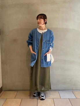 「キャミワンピ」｜「アイテム（デニムジャケット）」を使った、ささきともみさん（レディース・158cm）の秋コーディネート