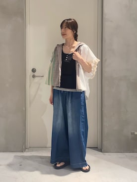 「etsinta（エシンタ）の【etsinta】パッチワークフーディーシャツ（シャツ/ブラウス、ホワイト系）」を使った、ささきともみさん（レディース・158cm）の夏コーディネート