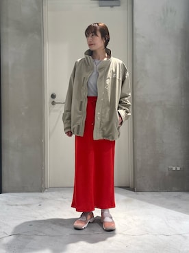 「春カラー」｜「アイテム（マウンテンパーカー）」を使った、ささきともみさん（レディース・158cm）の春コーディネート