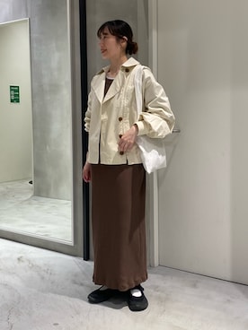 「アイテム（トレンチコート、ホワイト系）」を使った、ささきともみさん（レディース・158cm）の春コーディネート