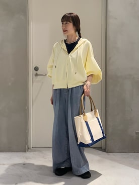 「CIAOPANIC TYPY（チャオパニックティピー）の【ゆるっと抜け感大人フーディー】ピグメントダンボールパーカー（パーカー、イエロー系）」を使った、ささきともみさん（レディース・158cm）の春コーディネート