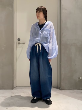 「CIAOPANIC TYPY（チャオパニックティピー）の【新色追加/体型カバーも叶う】フード付きシアーシャツ（シャツ/ブラウス、ブルー系）」を使った、ささきともみさん（レディース・158cm）の春コーディネート