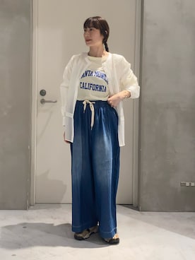 「CIAOPANIC TYPY（チャオパニックティピー）の【万能インナー】シアー梨地アソートロゴロンTEE（Tシャツ/カットソー、ホワイト系）」を使った、ささきともみさん（レディース・158cm）の春コーディネート