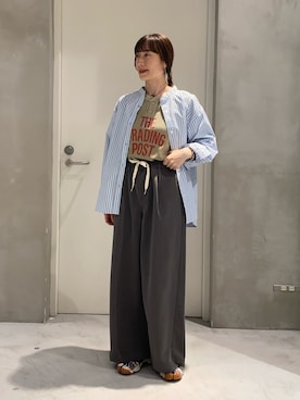 「CIAOPANIC TYPY（チャオパニックティピー）の【しわになりにくい】ボリュームスリーブバンドカラーシャツ（シャツ/ブラウス、ブルー系）」を使った、ささきともみさん（レディース・158cm）の春コーディネート