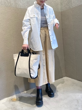 「ダンガリーシャツ」｜「アイテム（バッグ）」を使った、ささきともみさん（レディース・158cm）の春コーディネート