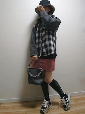 「A.M.S.（エーエムエス）のアイテム（バッグ）」を使った、こあらさん（レディース・159cm）の秋コーディネート