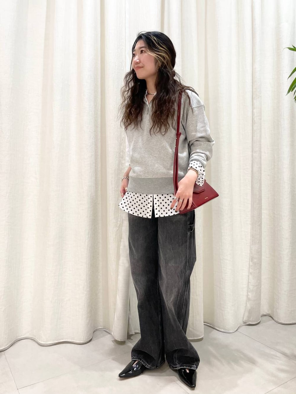 「ベーシック/シンプル、着痩せ・細見え、女子ウケ」｜「BABYLONEの裏毛ハーフジッププルオーバー（スウェット、グレー系）」を使った、pocustagramさん（レディース・162cm）の冬コーディネートの1枚目の写真