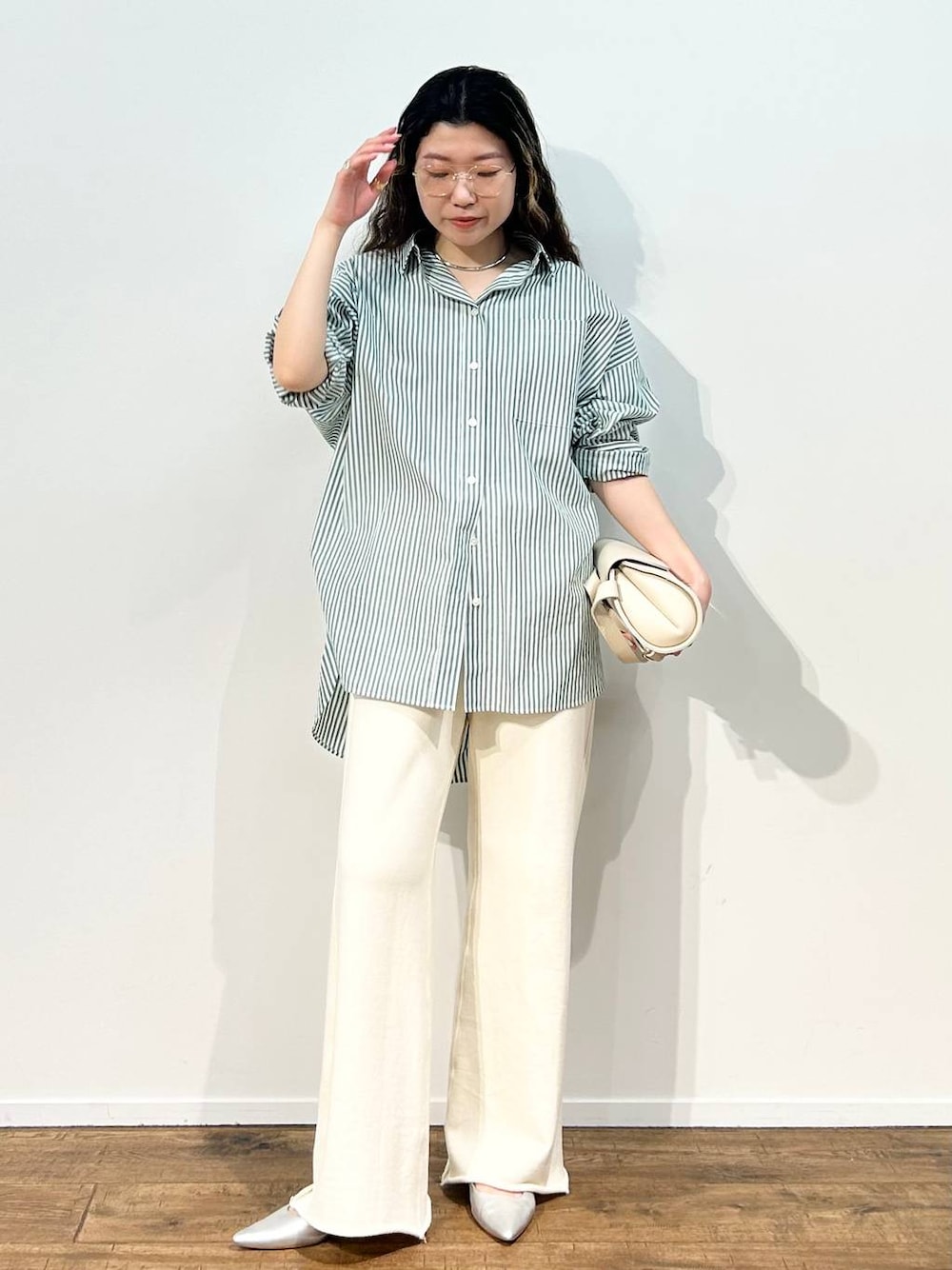 「ベーシック/シンプル、着痩せ・細見え、女子ウケ」｜「AULENTTIの【安田美沙子さんIGLIVE紹介アイテム】【AULENTTI】ショルダーBAG（ショルダーバッグ、ホワイト系）」を使った、pocustagramさん（レディース・162cm）の冬コーディネートの1枚目の写真