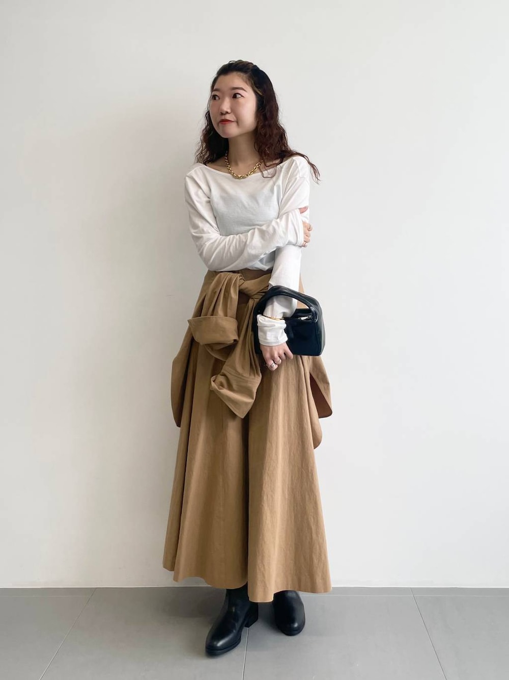 「ベーシック/シンプル、着痩せ・細見え、女子ウケ」｜「BABYLONEのコットンハイゲージロンT（Tシャツ/カットソー、ホワイト系）」を使った、pocustagramさん（レディース・162cm）の秋コーディネートの1枚目の写真