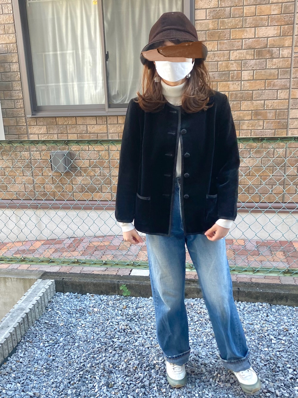 「古着、秋のコーデ、ciaopanic、UNIQLO、cepo.、Onitsuka Tiger、シンプルコーデ、大人カジュアル、カジュアルコーデ、スニーカーコーデ、パンツスタイル、ニット、今日のコーデ、きれいめカジュアル、ハイネック」｜「cepoのハイウエストレギュラーストレート（デニムパンツ、ブルー系）」を使った、やぴ💫さん（レディース・158cm）の秋コーディネートの1枚目の写真