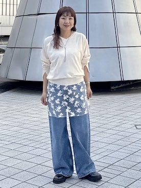 「OPAQUE.CLIP（オペークドットクリップ）のワイドストレートデニムパンツ【洗濯機OK】《S～LL》（デニムパンツ、ブルー系）」を使った、chikoさん（レディース・150cm）の春コーディネート
