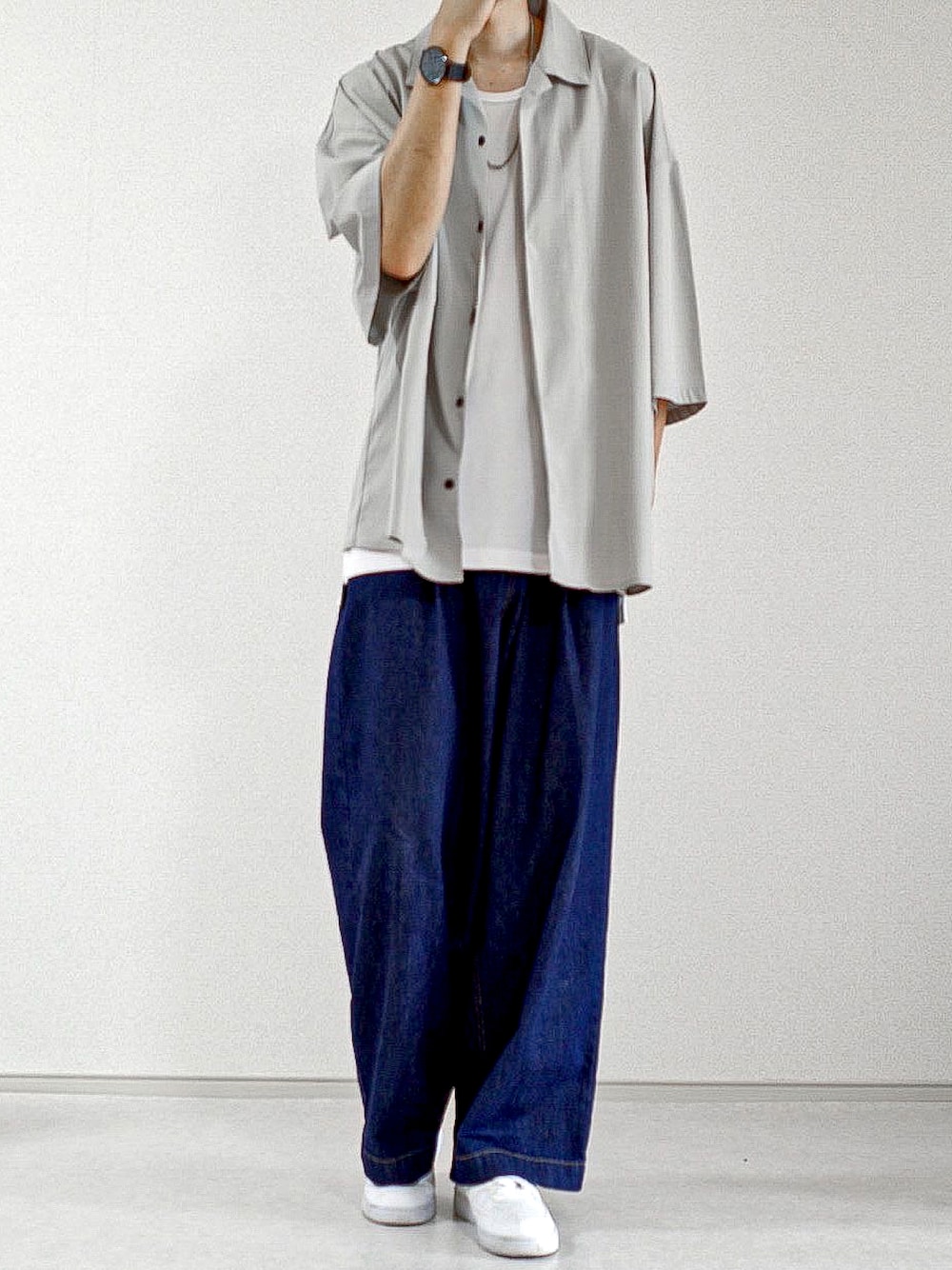 「夏コーデ、今日のコーデ、バギーパンツ、おしゃれさんと繋がりたい、UNIQLO、プチプラ、プチプラコーデ、neez.、秋コーデ、いいね、save、フォローお願いします🤑、ootd、ワイドパンツ、カジュアル」｜「neez.のLoose buggy wide denim/ルーズバギーワイドデニム（デニムパンツ、ブルー系）」を使った、もくさん（メンズ・178cm）の夏コーディネートの1枚目の写真
