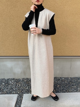 キーネックロングベストワンピースを使った人気ファッション