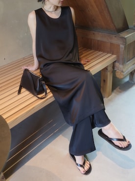 「select MOCA by son（セレクトモカバイソン）のラウンドネックサテンロングワンピース【セットアップ対応】【by SON】（ワンピース、ブラック系）」を使った、sonさん（レディース・161cm）の夏コーディネート