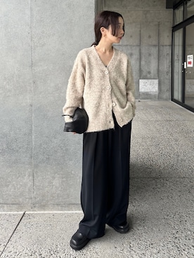 「ニットカーディガン」｜「アイテム（スリッポン）」を使った、sonさん（レディース・159cm）の秋コーディネート