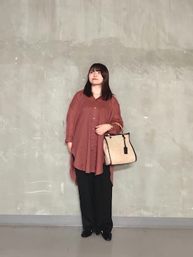「URBAN RESEARCH DOORS（アーバンリサーチドアーズ）のトロミタックギャザーパンツ（その他パンツ、ブラック系）」を使った、nazuさん（レディース・155cm）の春コーディネート