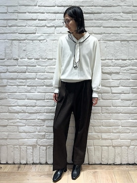 「index（インデックス）のゴールドパーツ付きボウタイニット【洗濯機OK】《10col/XS～LL》（ニット/セーター、ホワイト系）」を使った、ももちぃさん（レディース・160cm）の秋コーディネート