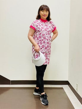 「adabat（アダバット）のUVサンフラワープリントモックT（Tシャツ/カットソー、ピンク系）」を使った、SALTさん（レディース・164cm）の夏コーディネート