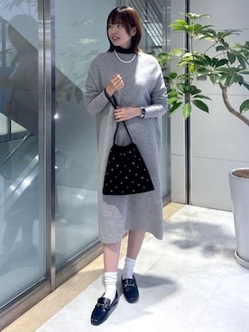 「UNTITLED（アンタイトル）の【ロング丈/ゆったりシルエット】テントライン ニットワンピース（ワンピース、グレー系）」を使った、yukaさん（レディース・170cm）の冬コーディネート