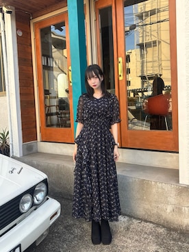 「mily bilet（ミウィビレット）の【mily bilet】動くたび、揺れる。花柄サイドフリルVネックシアーワンピース(きれいめ)（ワンピース、ブルー系）」を使った、Sashaさん（レディース・160cm）の夏コーディネート