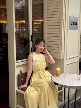 「Her lip to（ハーリップトゥー）のNotting Hill Belted Dress（ワンピース、イエロー系）」を使った、Her lip toさん（レディース・160cm）の夏コーディネート