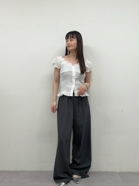 「mystic（ミスティック）のシャーリングフレンチブラウス（シャツ/ブラウス、ホワイト系）」を使った、mioさん（レディース・158cm）の春コーディネート