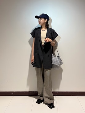 「アイテム（ダウンベスト、グレー系）」を使った、otowaさん（レディース・153cm）の夏コーディネート