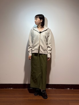 「ITEMS URBANRESEARCH（アイテムズ アーバンリサーチ）のダンボールジップパーカー（パーカー、グレー系）」を使った、otowaさん（レディース・153cm）の秋コーディネート