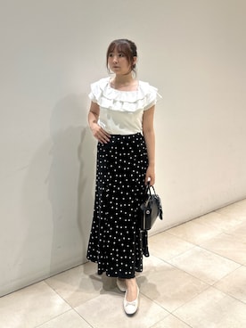 「NATURAL BEAUTY BASIC（ナチュラルビューティーベーシック）のラッフルカットソー（Tシャツ/カットソー、ホワイト系）」を使った、MIKUさん（レディース・161cm）の秋コーディネート