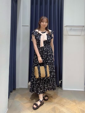 「NATURAL BEAUTY BASIC（ナチュラルビューティーベーシック）のフラワープリントフリルワンピース（ワンピース、ブラック系）」を使った、MIKUさん（レディース・161cm）の夏コーディネート