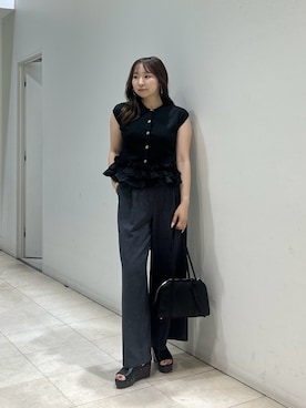 「NATURAL BEAUTY BASIC（ナチュラルビューティーベーシック）のフリルドッキングニットジレ（ベスト、ブラック系）」を使った、MIKUさん（レディース・161cm）の夏コーディネート