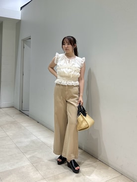 「NATURAL BEAUTY BASIC（ナチュラルビューティーベーシック）のフリルシャーリングペプラムブラウス（シャツ/ブラウス、ホワイト系）」を使った、MIKUさん（レディース・161cm）の夏コーディネート