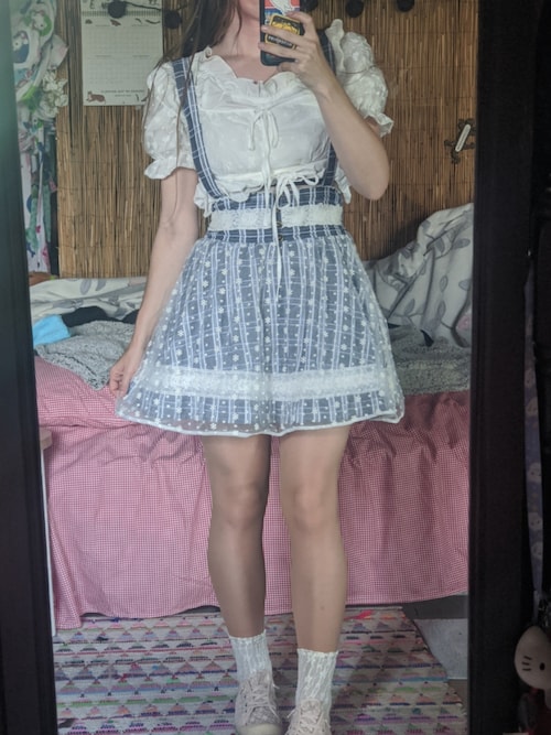 LIZ LISAのジャンパースカートを使った人気ファッションコーディネート