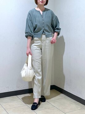 「人気アイテムをチェック！」｜「アイテム（スラックス）」を使った、chikaさん（レディース・154cm）の春コーディネート
