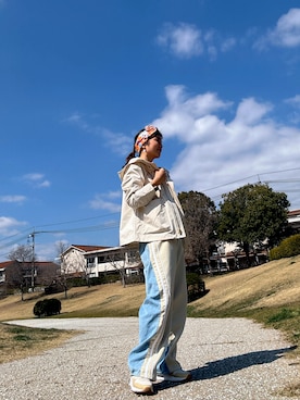 「NIKE（ナイキ）のアイテム（スニーカー、ベージュ系）」を使った、yuriさん（レディース・158cm）の春コーディネート