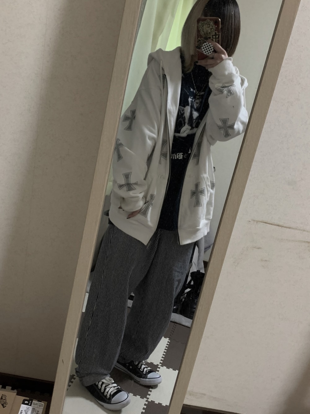「no brandのアイテム（スニーカー、ブラック系）」を使った、まなさん（レディース・155cm）の春コーディネートの1枚目の写真