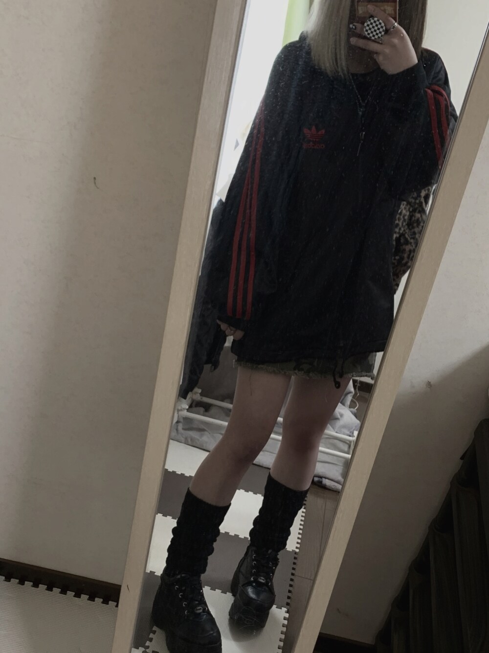 まなさんの（adidas）を使ったコーディネートの1枚目の写真