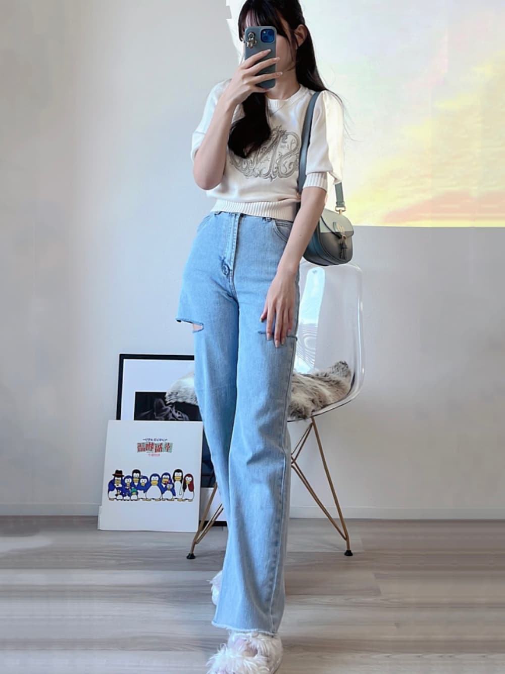 「GRLのサイドカッティングデニムパンツ（デニムパンツ、ブルー系）」を使った、himari_babeさん（レディース・160cm）の春コーディネートの1枚目の写真