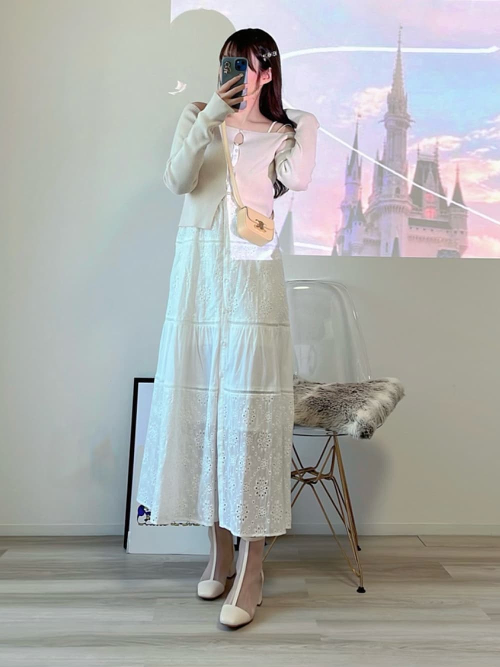 「春服、春のNewスタイル、休日スタイル、春服みてみて、大人可愛い」｜「Chicoのコットンレース2wayキャミワンピース（ワンピース、ホワイト系）」を使った、himari_babeさん（レディース・160cm）の春コーディネートの1枚目の写真
