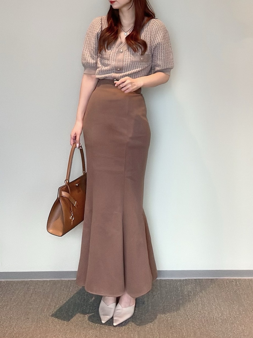 「WEARハロウィン2022、秋服、休日コーデ、カジュアル、オトナ女子、秋コーデ、大人かわいい、今日のコーデ、プチプラ、ootd、骨格ストレート、秋服コーデ、マーメイドスカート、お出かけコーデ、ニット」｜「SNIDELのアイテム（ニット/セーター、ブラウン系）」を使った、himari_babeさん（レディース・160cm）の秋コーディネートの1枚目の写真