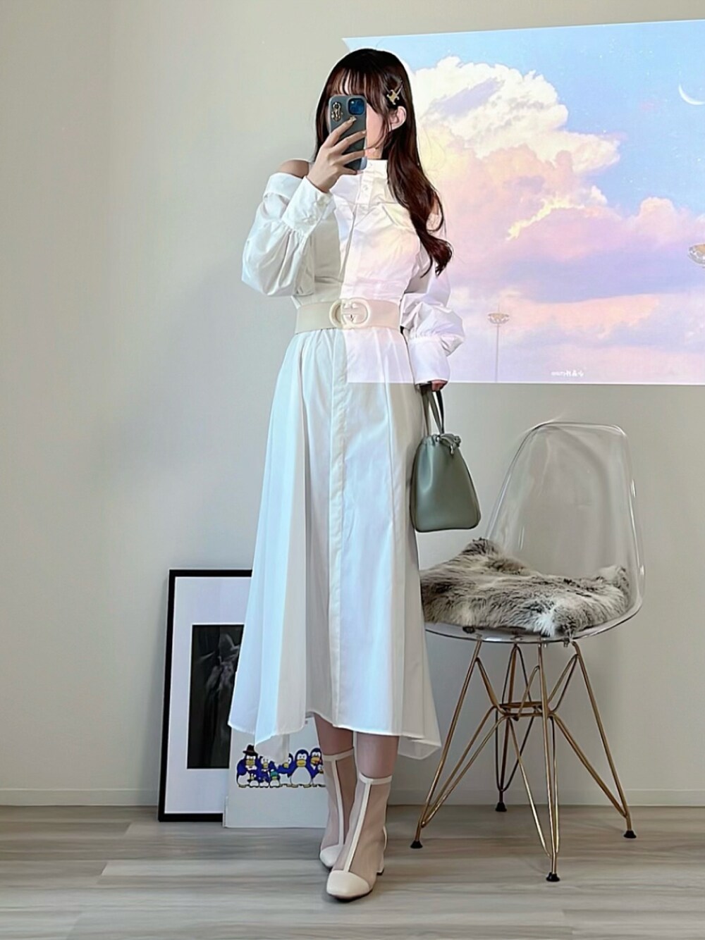 「春、おでかけコーデ、春のNewスタイル、大人かわいい、春服、キレイめ、モノトーン、骨格ストレート、骨格ストレート映える服、デートコーデ」｜「CELINEのアイテム（ショルダーバッグ、グリーン系）」を使った、himari_babeさん（レディース・160cm）の春コーディネートの1枚目の写真