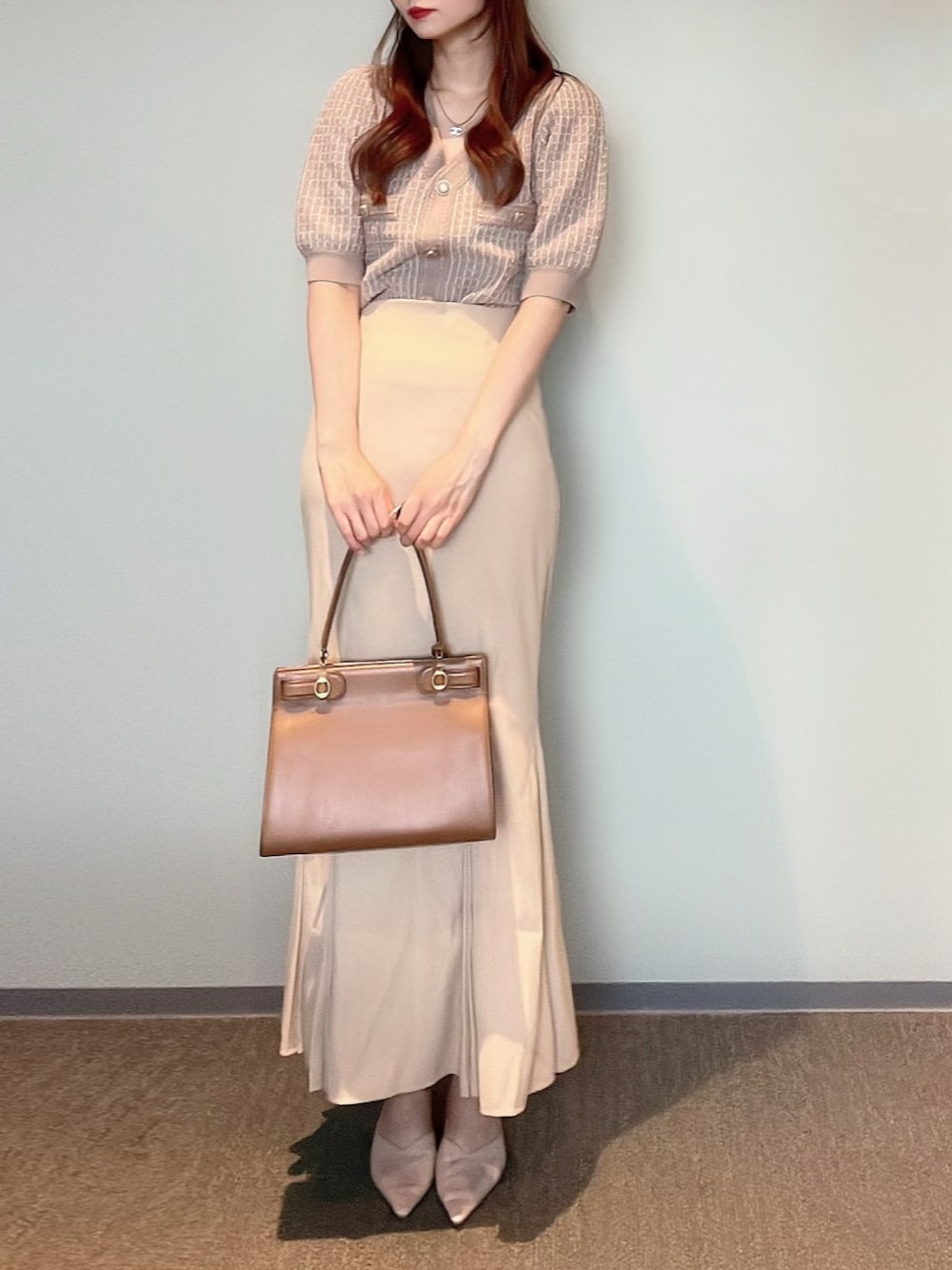 「カジュアルコーデ、大人コーデ、秋服準備はじめました、秋カラー、オトナカジュアル、秋のコーデ、淡色コーデ、秋先取りコーデ、ベージュコーデ、カジュアルガーリー、骨スト、ニットスカート、マーメイドスカート、snidel、ブラウン」｜「SNIDELのアイテム（ニット/セーター、ブラウン系）」を使った、himari_babeさん（レディース・160cm）の秋コーディネートの1枚目の写真